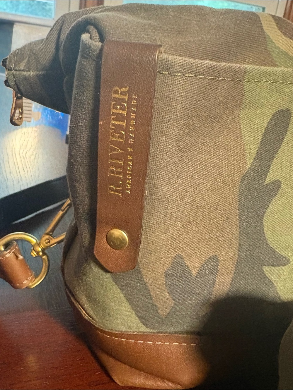 R. Riveter Otto Carry-All Tote Camo Leather Set w/ Matching Pouch - Picture 14 of 16